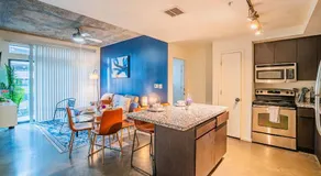 Lovely 1BD - Central Downtown - Gym, Pool, Parking - Image 5