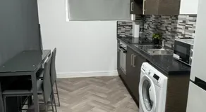 1 bedroom kitchen Flat - Image 3