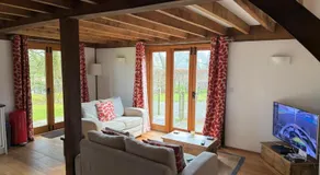 Cabin Sleeps 6 with Parking and Patio - Image 2
