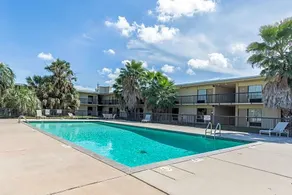 Econo Lodge - Image 5