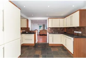 Luxury semidetached house - Image 3