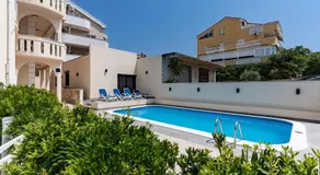 Villa Royal 2 with a pool - Image 3