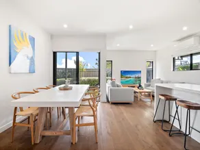 Bright 2-bed Glenroy Home With Courtyard - Image 3