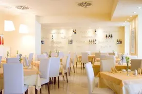 Hotel Touring - Image 3