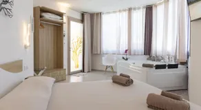 Seaside Home - Image 2