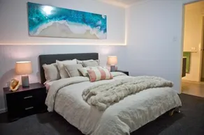 Entire home in Cranbourne West - Image 2