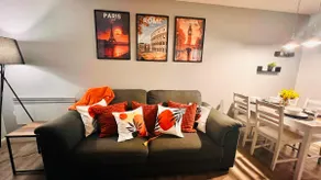 Entire City Centre Skyline apartment + Parking - Image 2