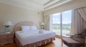 Palasia Hotel - Image 2