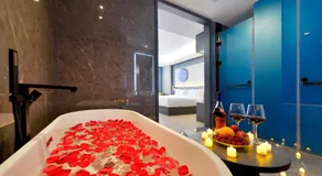 R Royalss Hotel, Yulin Yuxing Square - Image 5