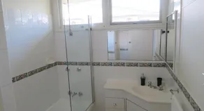 Edge Hill Clean & Green Cairns, 7 Minutes from the Airport, 7 Minutes to Cairns CBD & Reef Fleet Terminal - Image 2