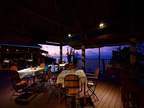 Treasure Cove Hotel & Restaurant - Image 4