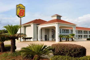 Super 8 by Wyndham Lake Charles Northeast - Image 5