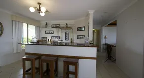Highwood Park B&B Guest Lodge - Image 5