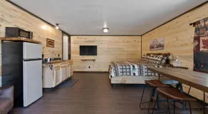 Lake Village Lodge - Image 2