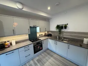 Modern Flat in Glasgow City FREE Parking & Wifi - Image 4