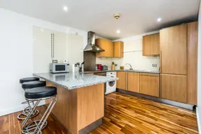 Superfast Broadband 2BD City Flat Farringdon - Image 5