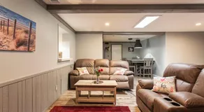 The Flo's House - Image 2