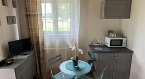 Maisonnette indépendante au calme, grand jardin ombragé dans la plaine agricole - Image 3