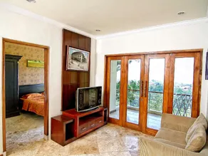De Bukit Dago Villa by HouseinBandung - Image 2