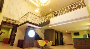 Pose In Hotel Solo - Image 2