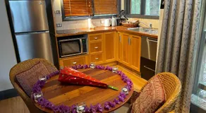 Woodlands rainforest retreat - Image 3