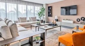 Stylish Studio with Pool View at the Heart of Downtown Doral - Image 2