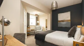 Rooms at The Dressers Arms - Image 2