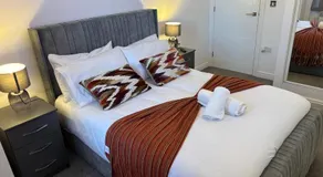Luxury 2 Bedrooms Apartment with Off Street Free Parking Rugby - Image 2