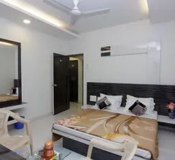 Hotel Vighnaharta Palace - Image 5