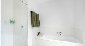 Mooloolaba Parkway Palms Spacious 3BR with Patio & BBQ Pet-Friendly near the Beach - Image 3
