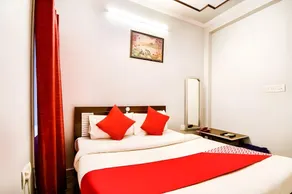 OYO Flagship Hotel Manyvar - Image 5