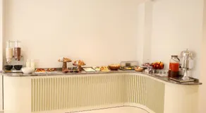 Rich Hotel - Image 5