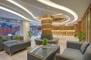 Newly Built Gold The Royal With Rooftop Restaurant - 2Mins Walk From New Delhi Rail Station & 5Mins from Connaught Place - Image 4