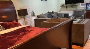 Guest Room - Image 5