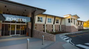 Porter's Plainland Hotel - Image 2