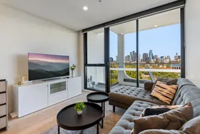 City Views & Inner-North Cool at Your Door - Image 2