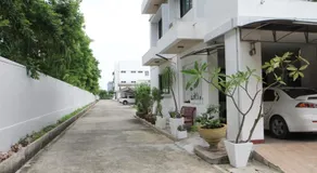 Homeku Guesthouse Room 1 near airport at Latkrabang - Image 3