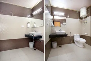 OYO 10109 Hotel River Regency - Image 4