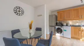 Bromley Base, Work Stay, Spacious, Free Parking - Image 4