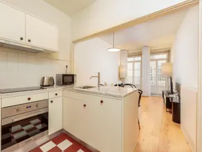 Cozy Getaway in Porto with Balcony - Image 4