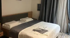 Kurvilla Hotel & Apartment - Image 5