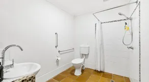 Caloundra Affordable Beachside Studio - Image 5