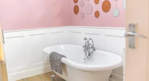 Enjoy relaxing family breaks in this central Ambleside apartment with parking - Image 3