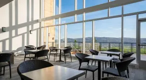 Bright Condo with Pool and Stunning View - Image 5