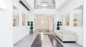 Modern Comfort 2-Bed, 2-Bath with Lift Access - Image 5