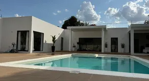 López - Image 3