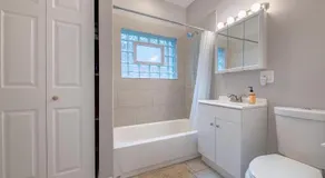 Wonderful Home Close to Downtown Chicago - Free Parking - Image 2