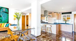 Apartment with sea views - Image 2