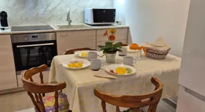 Downtown apartment with parking space - Image 4