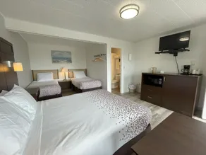 Holiday Motel - Image 5